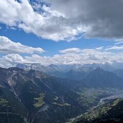 Verortung via Georeferenzierung der Kamera: Aufgenommen in der Nähe von Raron, Schweiz in 3000 Meter
